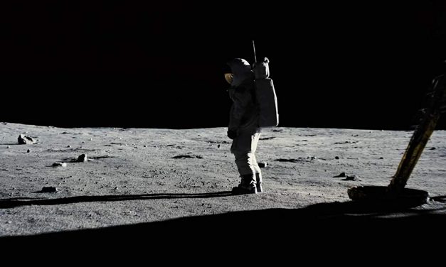 مروری بر فیلم اولین انسان (First Man)/ این فیلم، زندگی نامه نیل آرمسترانگ که قهرمان و نمادی روی زمین است را به تصویر می‌کشد